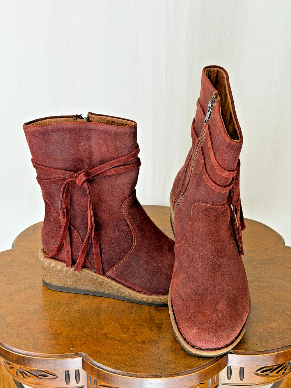 NIB Born Vinton Boot Dark Red Distressed Suede Short Stacked Heel #0278 SZ 7